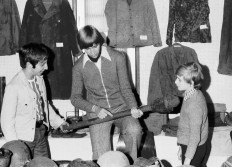 Exposition objets de guerre 1974