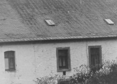 Ferme Isle-le-pré ferme avec cloche sur le toit Appel des ouvriers